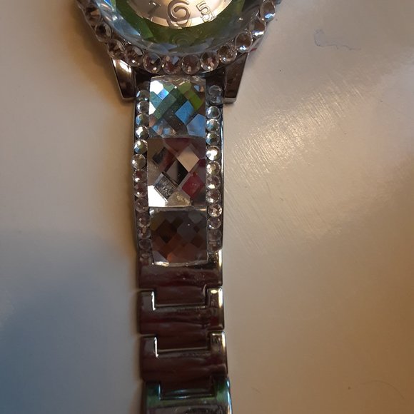BLINGY WATCH! - Picture 3 of 5